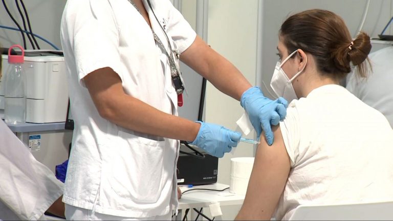 Más de 174.000 madrileños de entre 16 y 25 años pidieron ayer cita para vacunarse