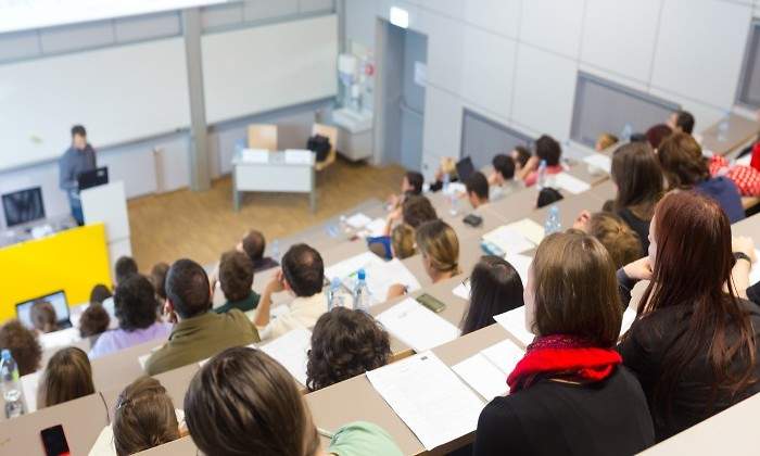 Valencia aumenta un 15% el profesorado extra