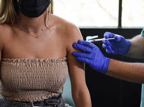 Valencia iniciará la vacunación de los alumnos de 17 y 18 años la última semana de agosto