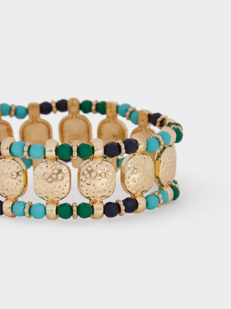 Modelo ajustable con abalorios de Parfois.