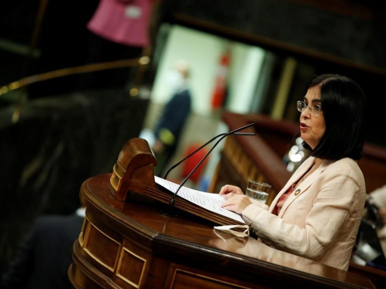 Darias defiende la eliminación de la mascarilla en exteriores