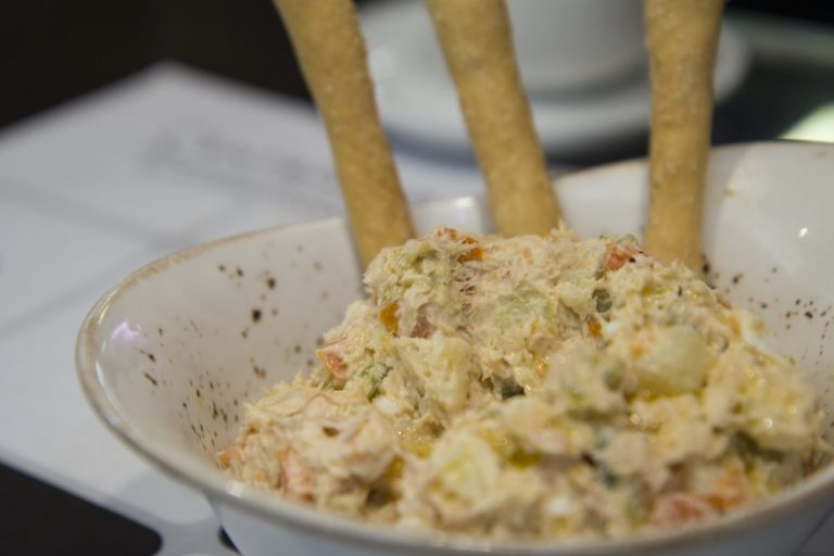 Ensaladilla rusa: el sustituto de la mayonesa para una receta más sana 