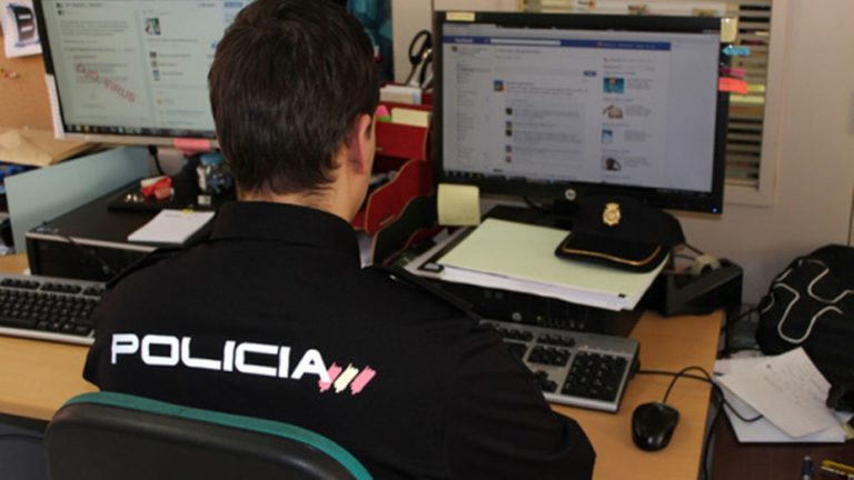 Investigan el fallo de seguridad en el portal de certificado Covid de Madrid