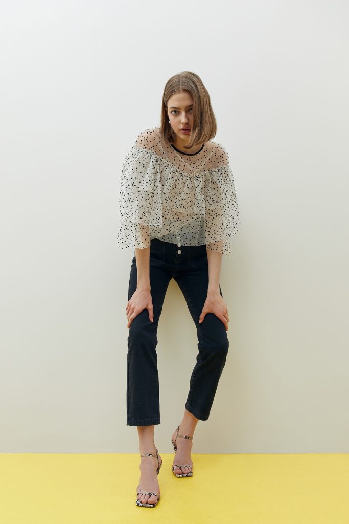 Camiseta con flocados de Sfera.