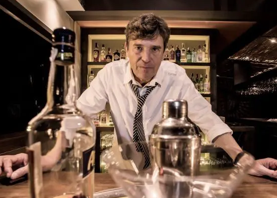 Javier Ojeda decantando