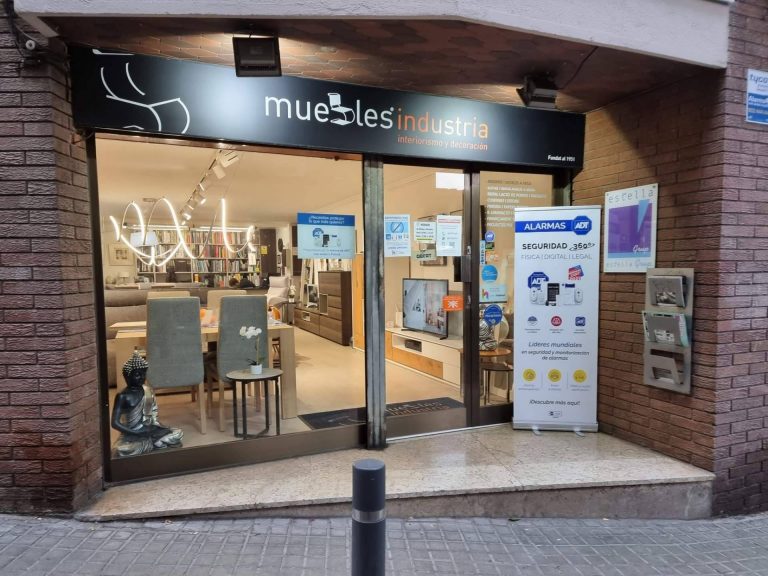 Una de las tiendas de muebles con más antigüedad en Barcelona: Muebles Industria