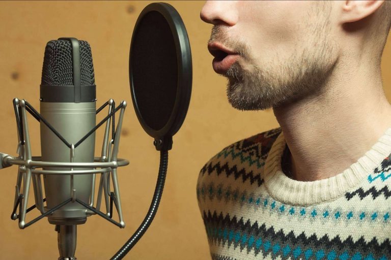 Impulsar el crecimiento empresarial con la locución y el doblaje, por Voces Premium