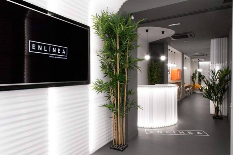 El tratamiento de ortodoncia invisible de la clínica dental Centros en Línea en Cartagena permite conseguir una sonrisa perfecta