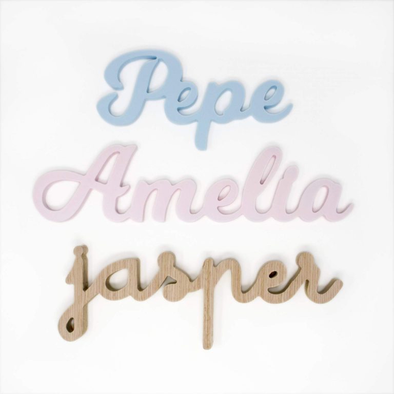 Los nombres de madera personalizados de Nicolasito, el complemento ideal para decorar la habitación de los más pequeños