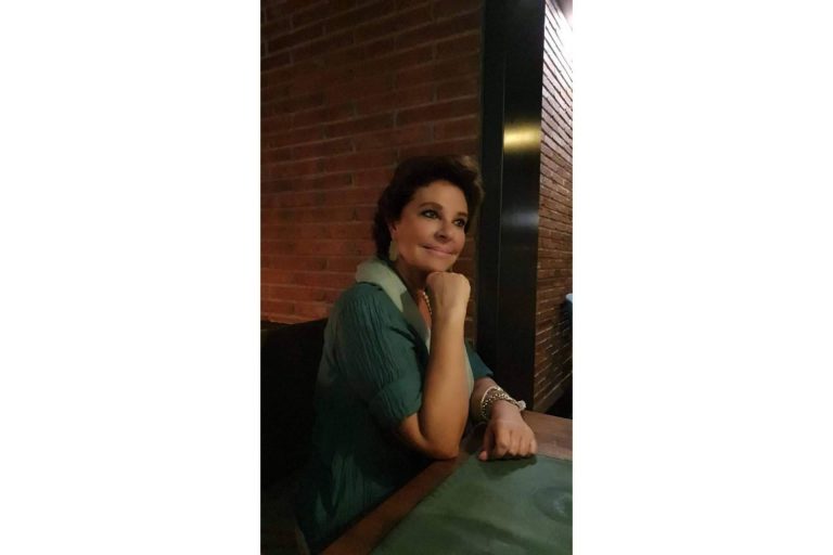 Gloria López de María relata en su novela el entorno bélico