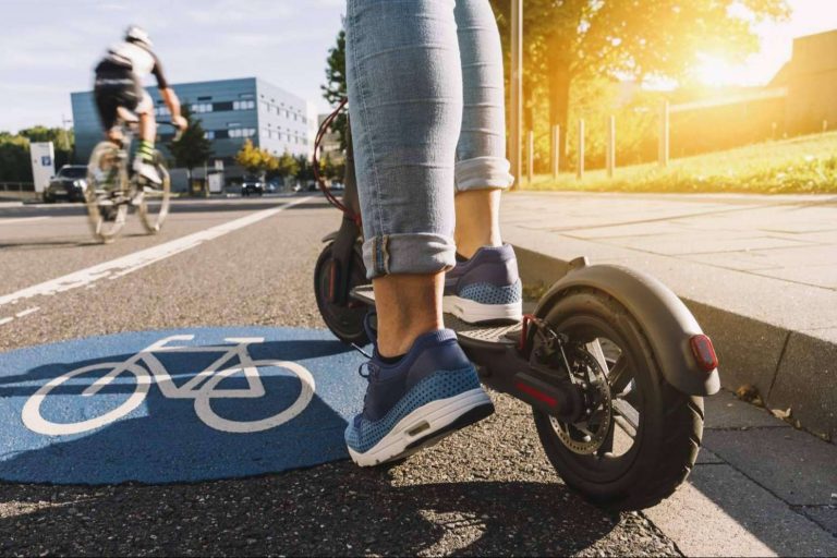 Disfrutar del patinete eléctrico Barcelona gracias a los servicios de la empresa LYNX