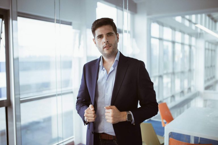 La escuela de trading de Área de Inversión, dirigida por el experto en trading Fran Brenes