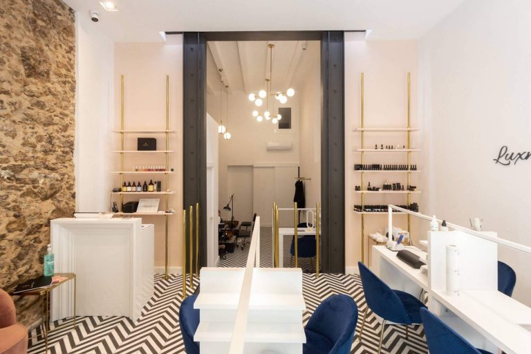 El salón Luxnail & Beauty ofrece entre sus servicios la manicura rusa, la última tendencia para lucir uñas perfectas