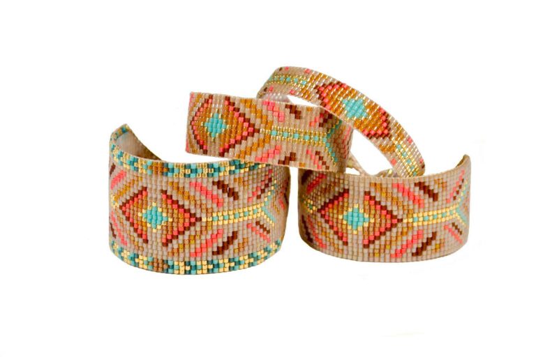 La historia que se esconde detrás de los diseños de pulseras con cristales Miyuki de DKARY