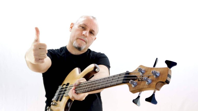 Aprender bajo en la red y en YouTube