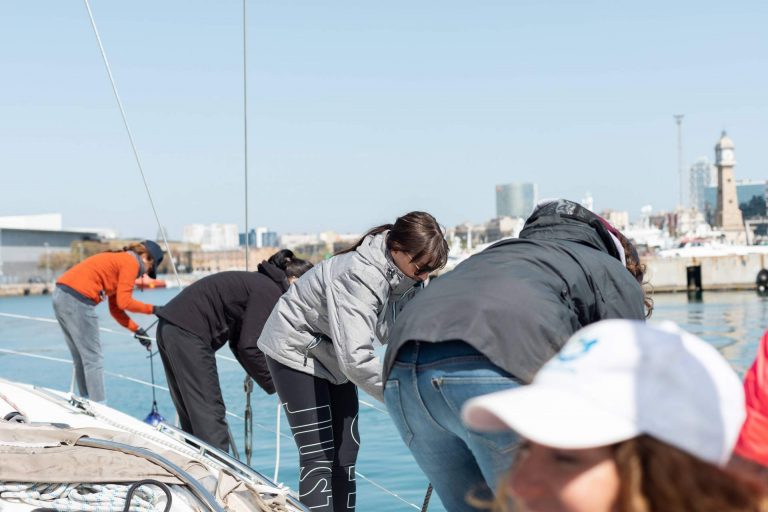 Alamar Sailing organiza un curso PER a bordo
