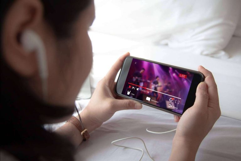 Scenikus firma un acuerdo con la Universidad Camilo José Cela para potenciar la innovación en la cultura y las artes escénicas