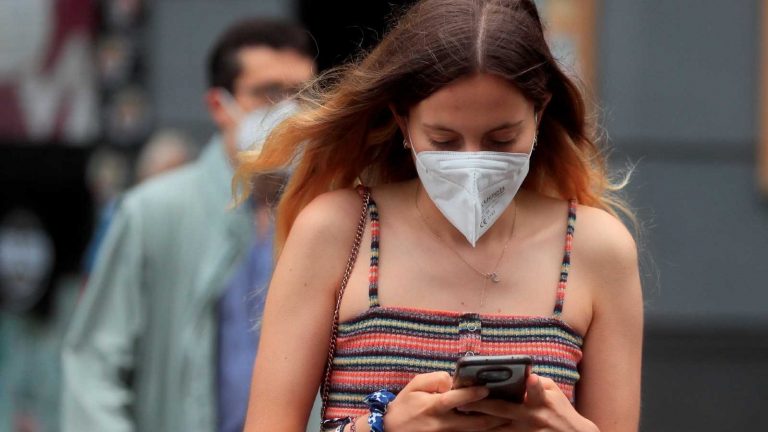 Castilla y León reclama al Gobierno la vuelta al uso de la mascarilla en exteriores