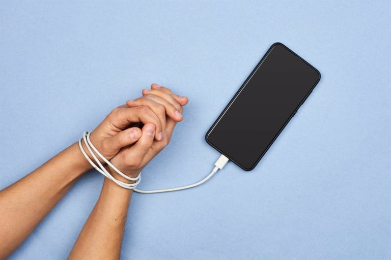 Los universitarios presentan niveles de nomofobia, miedo a no disponer de su móvil