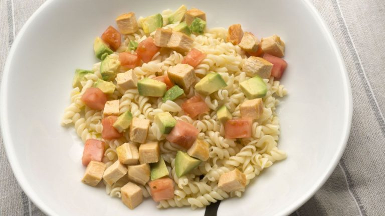 Ensalada de pasta: ingredientes y cantidades para clavar el plato del verano