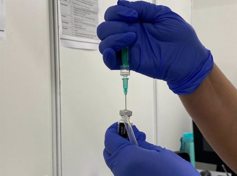 AMPL2.- Coronavirus.- Arranca la vacunación de los jóvenes de entre 20 y 29 años en Tenerife y Gran Canaria