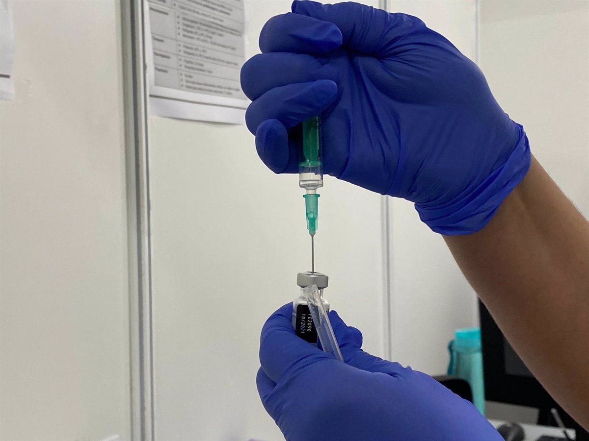 AMPL2.- Coronavirus.- Arranca la vacunación de los jóvenes de entre 20 y 29 años en Tenerife y Gran Canaria