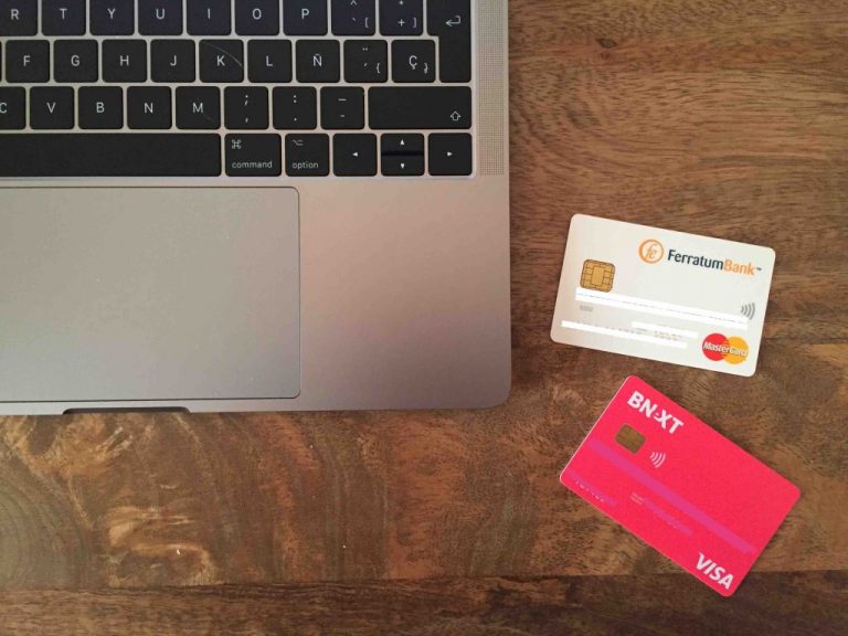 Un análisis de OCU detecta doce tarjetas que no cobran comisiones por sacar dinero