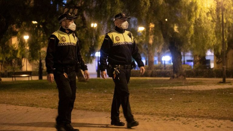 El TSJCV autoriza el toque de queda en 32 localidades en Valencia