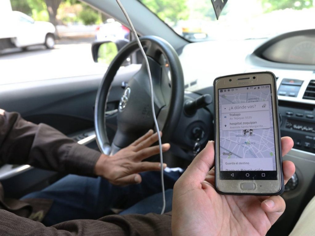 ¿Cómo solicitar un servicio Uber por primera vez?