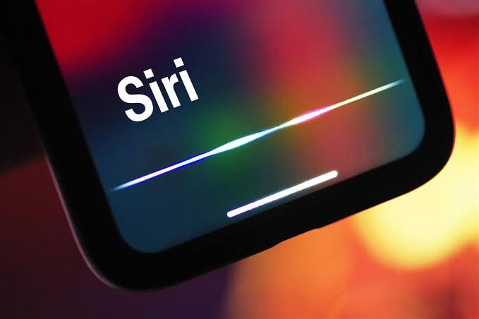 ¿Qué pasa si deseo cambiar la voz de Siri en iPhone?