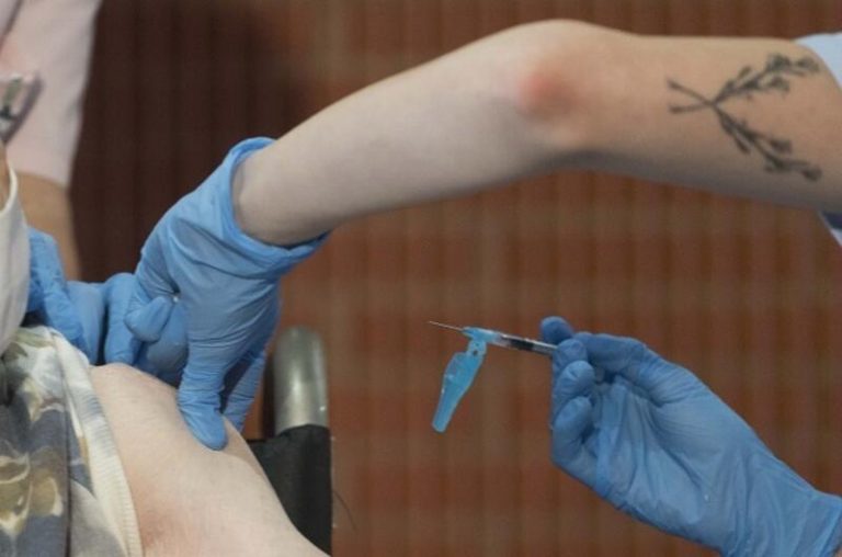 Euskadi baja los nuevos contagios a 927, aunque asciende una jornada más la positividad hasta el 12,4%