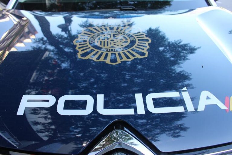 Detienen a un hombre por amenazar de muerte a su madre con un cuchillo para pedirle dinero