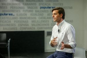 Montesinos dice que Garzón debería "estar en su casa" tras la subida del precio de la luz: "¿El escudo social era esto?"