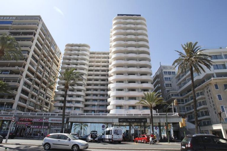 Diez migrantes abandonan el hotel covid de Palma en el que guardaban cuarentena por ser contacto estrecho de positivos