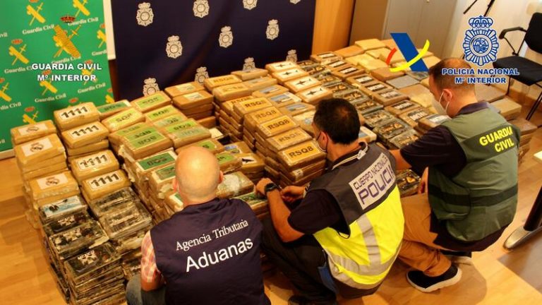 Incautan en Valencia más de una tonelada de cocaína oculta en el techo y en el suelo de un contenedor
