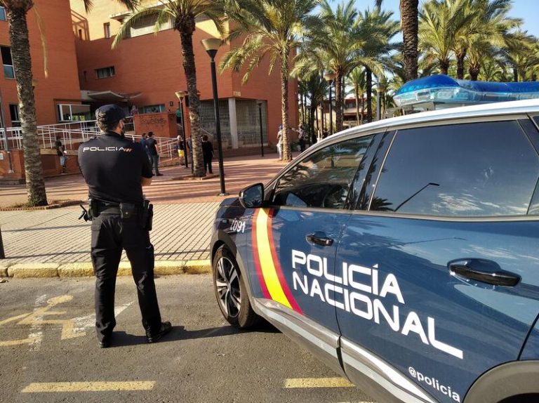 Detenido en Elche un atracador que amenazaba a sus víctimas poniéndoles un arma blanca en el cuello
