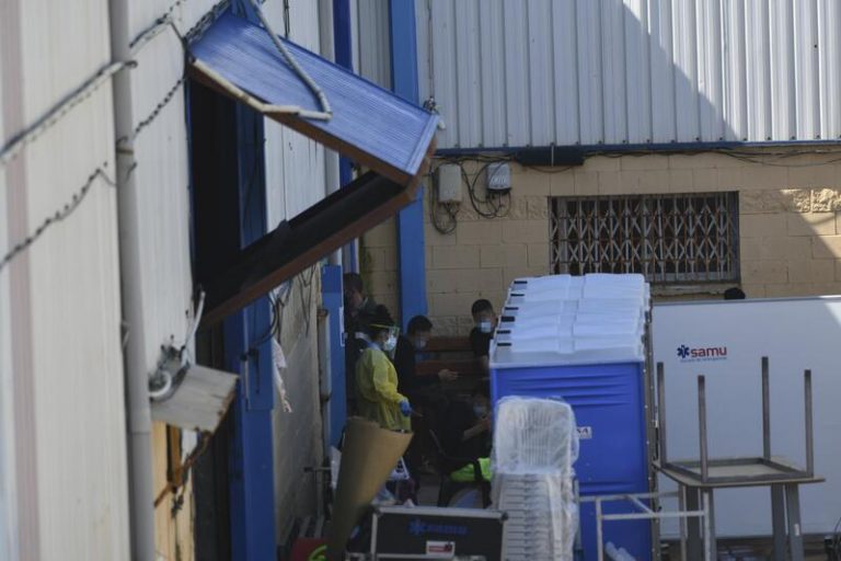 Un brote en las naves del Tarajal lleva la incidencia en Ceuta a niveles de febrero