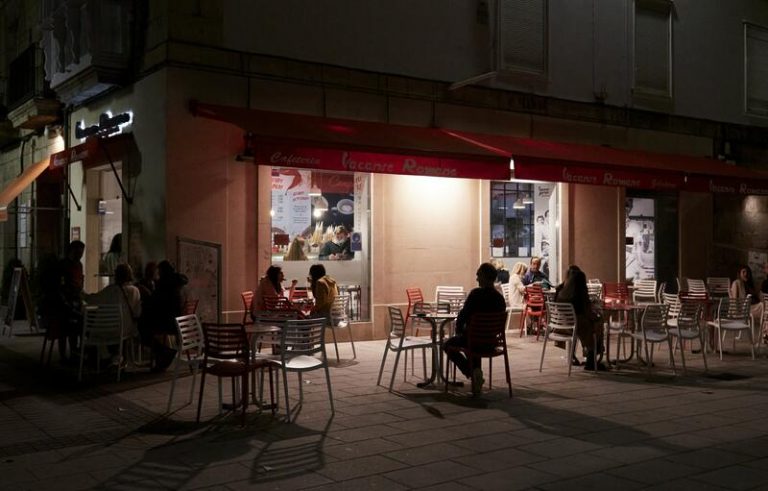 Sanidad notifica 12.445 casos y 121 muertes por COVID-19