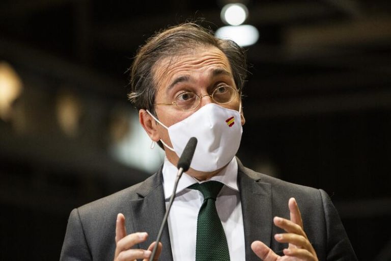 Exteriores envía dos diplomáticos más para reforzar la evacuación de Afganistán