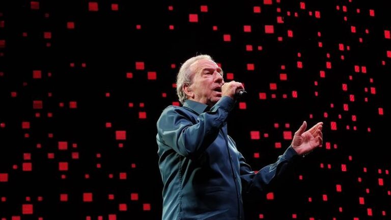 Un Perales al borde de la lágrima entona la balada de su adiós de Cuenca