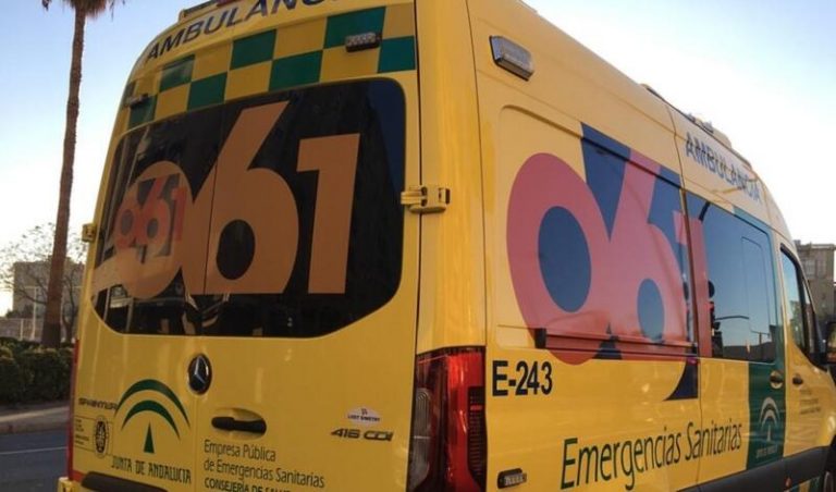 Cuatro personas heridas al ser atropelladas por una moto en el paseo marítimo de Estepona (Málaga)