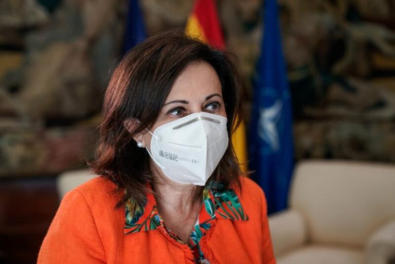 Margarita Robles visita este domingo la Base de Torrejón de Ardoz para ver al personal evacuado de Afganistán