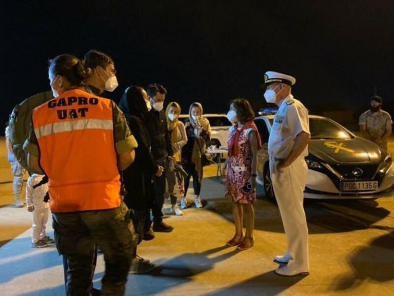 Aterriza en Torrejón un avión con 177 personas evacuadas desde Afganistán