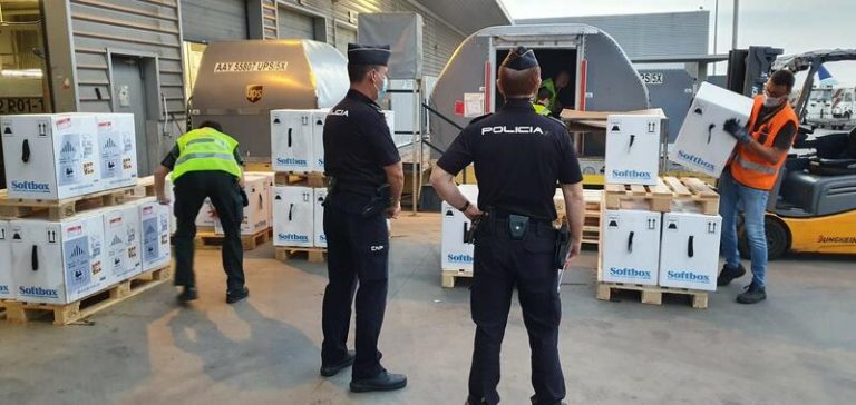 Nueva remesa de vacunas contra la Covid-19 de Pfizer que llega a la Comunitat Valenciana