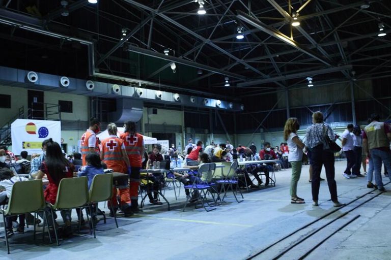 8 personas de una misma familia, las primeras provenientes de Afganistán acogidas en Navarra