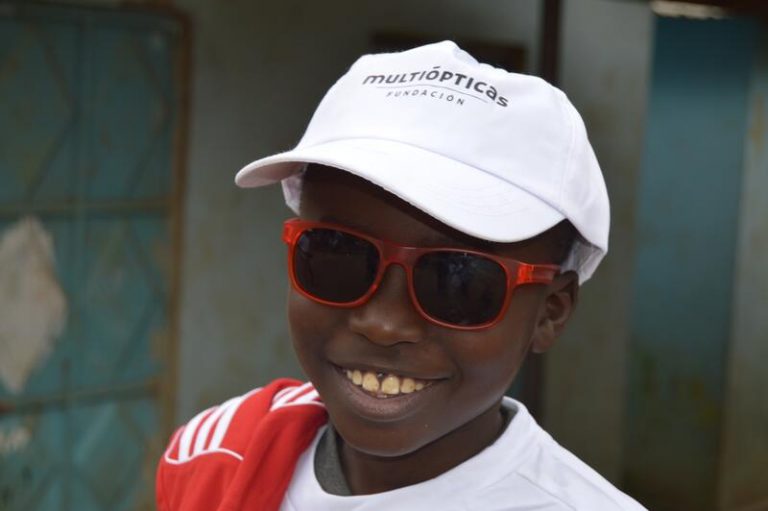 Fundación Multiópticas dona más de 2.000 gafas en Tanzania y Senegal