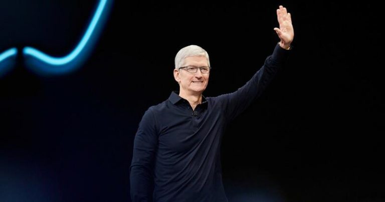 Tim Cook cumple una década al frente de Apple