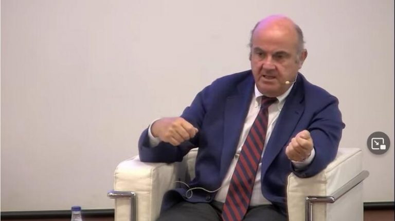 Guindos confía en que el BCE revisará al alza sus previsiones de crecimiento