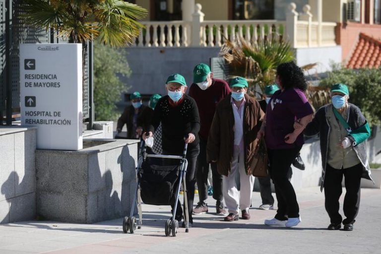 48 residencias de mayores de Madrid con contagiados: 413 positivos