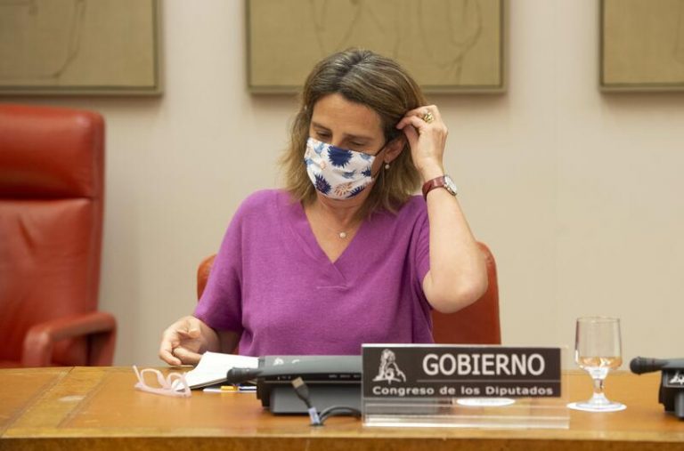 Ribera comparecerá en el Congreso por la subida del precio de la electricidad